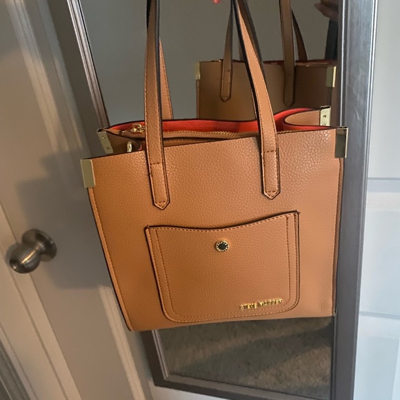 Like NEW!!  Steve Madden tote - Picture 9 of 12